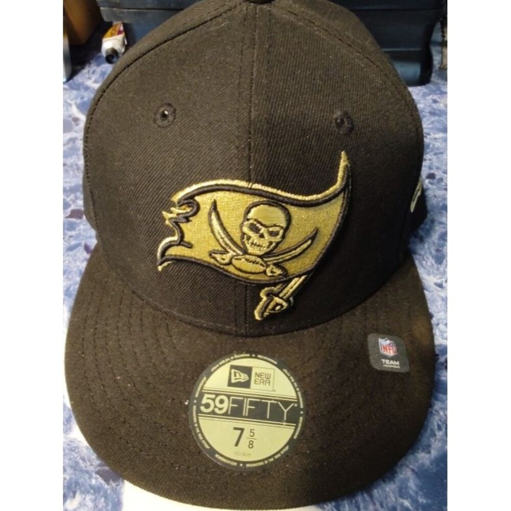 Men's New Era Tampa Bay Buccaneers Black Gold UV 59Fifty Cap Hat 7 5/8